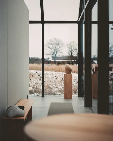 Interiors & Spaces – frame 09