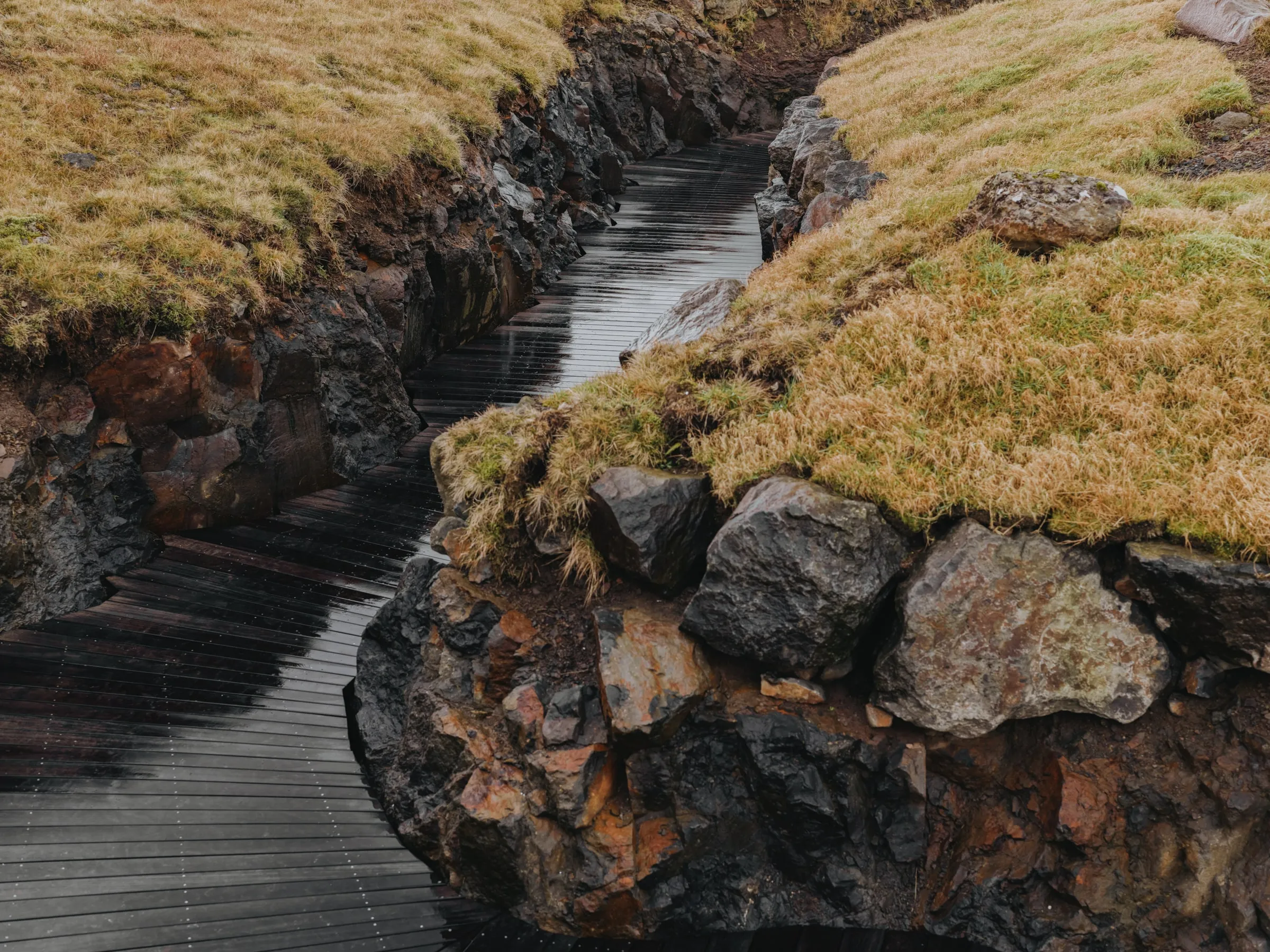 The curved walkway to the spa house, cut between walls of rock below the turf