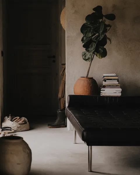 Interiors & Spaces – frame 07