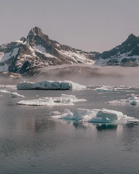 Travel & Destination – frame 11