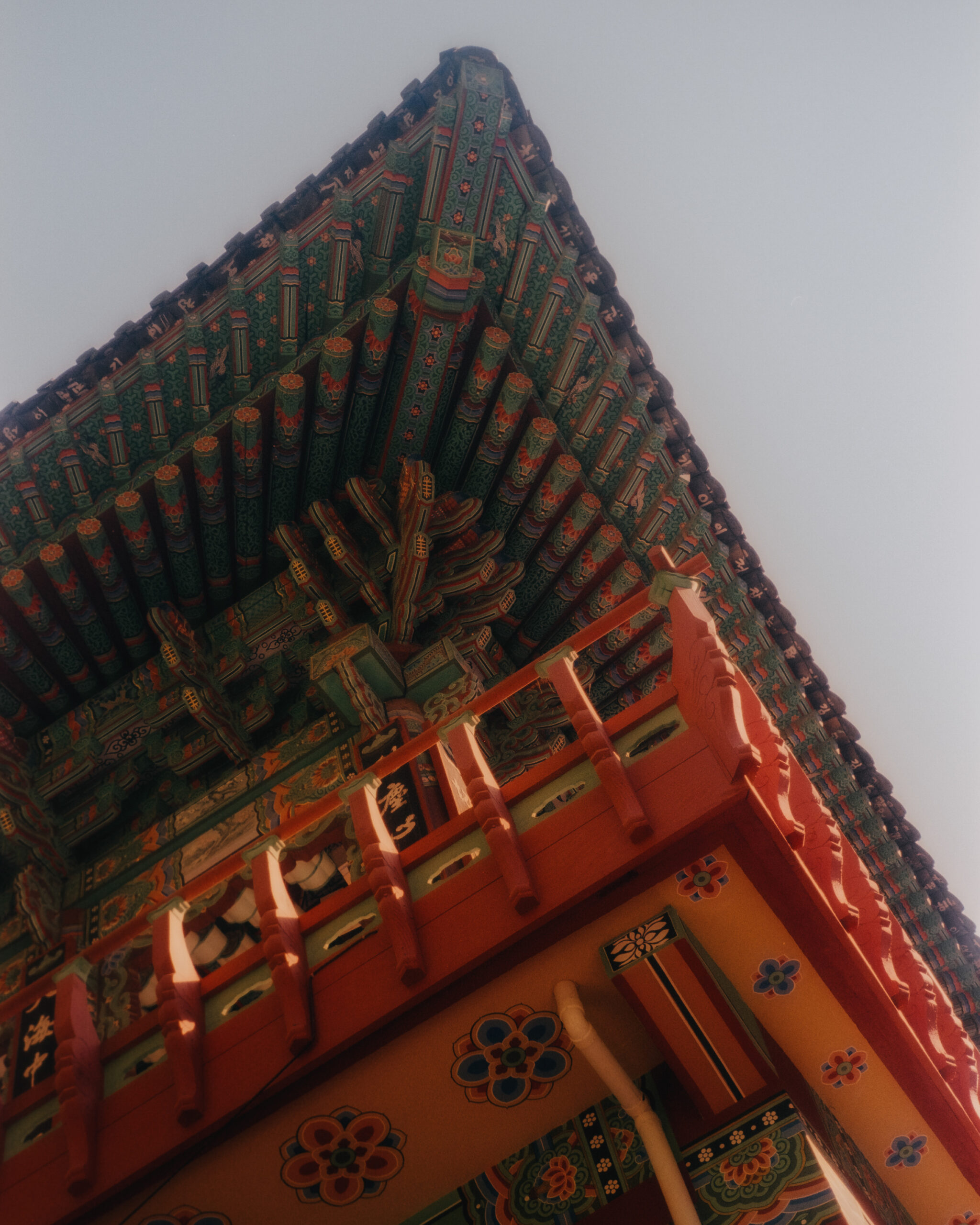 Temple in Seoul, South Korea by Filip Gielda